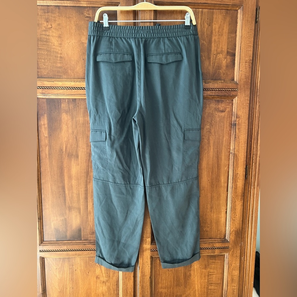 NWT Banana Republic Gray Cuffed Joggers | Size M | Cargo Pockets | Fall 2019 - Picture 6 of 17